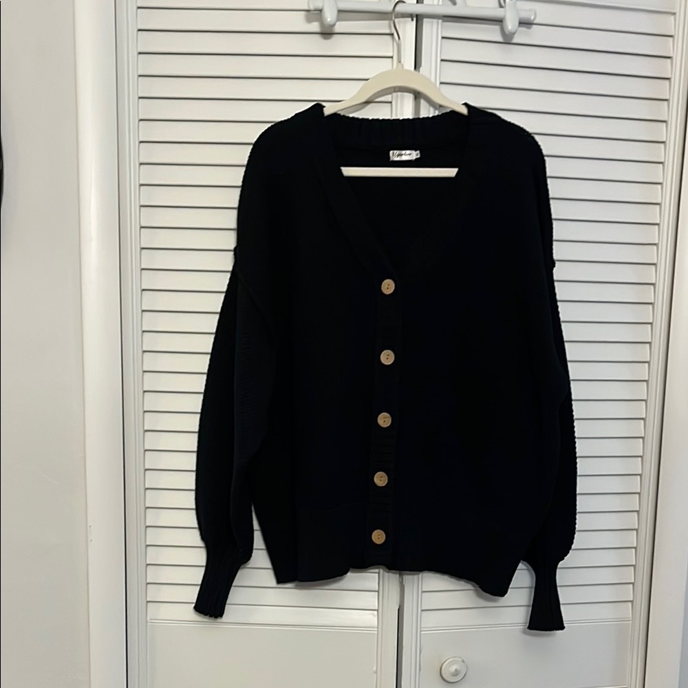 Ugerlov  Black Button-Up Women's Sweater. XL